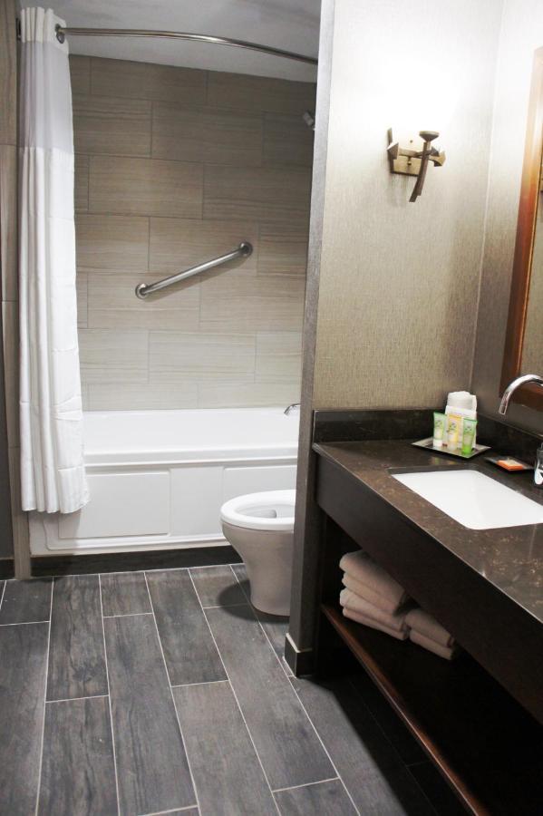 Wyndham Garden Baronne Plaza Hotel New Orleans Buitenkant foto